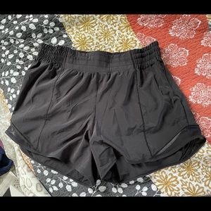 Lululemon Hotty Hot shorts 4” inseam. Size 6 tall